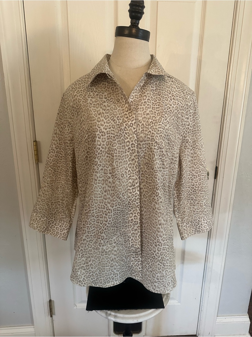 Chico's No Iron Leopard Print Button-Up Top 3/4 Sleeves Sand